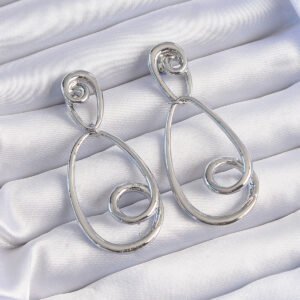 Tegan Pirinç Gümüş Renk Kıvrımlı Sallantılı Küpe TG27BKP9236