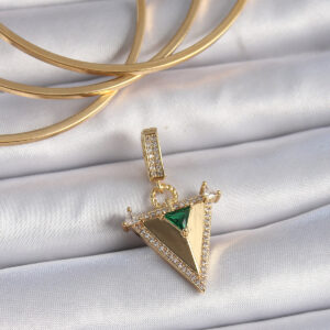 Tegan Pirinç Gold Renk Zirkon Taşlı 3D Üçgen Model Ajda Charm TG27BC1002