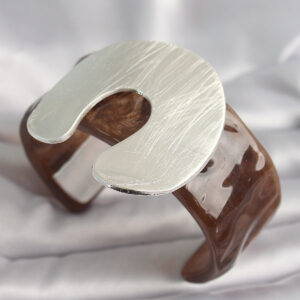 Tegan Kahverengi Mermer Desen Akrilik Plastik Gümüş Plaka Model Vintage Kadın Bilezik TG27BB6670