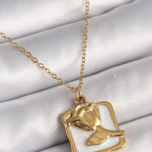 Tegan 316L Çelik Gold Renk Zincir Beyaz Mineli Gül Portre Model Kadın Kolye TG27BKO9880