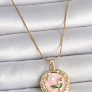 Tegan 316L Çelik Gold Renk Zincir Pembe Çiçek İşlemeli İnci Detay Portre Model Kadın Kolye TG27BKO10125