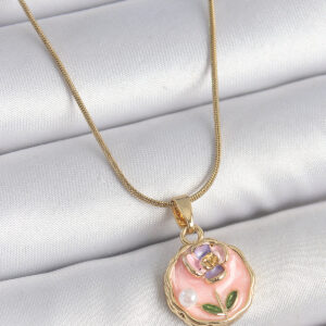 Tegan 316L Çelik Gold Renk Zincir Pembe Minimal Çiçek İşlemeli İnci Detay Portre Model Kadın Kolye TG27BKO10129