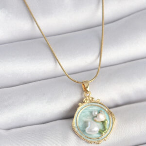 Tegan 316L Çelik Gold Renk Zincir Turkuaz Mineli İncili Çiçek İşlemeli Portre Model Kadın Kolye TG27BKO10157