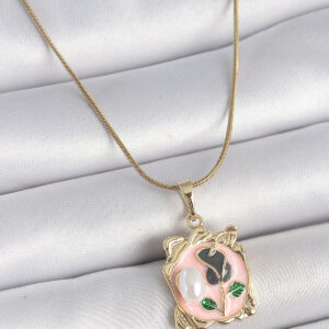 Tegan 316L Çelik Gold Renk Zincir Pembe Mineli Çiçek İşlemli İnci Detay Portre Model Kadın Kolye TG27BKO10185