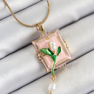 Tegan 316L Çelik Zincir Pembe Sanatsal Portre Sallantılı İnci Detaylı Lale Model Gold Renk Kadın Kolye TG27BKO10279