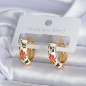 Tegan Pirinç Gold Renk Beyaz Renk Çiçek İşleme Detay Kadın Küpe TG27BKP7894