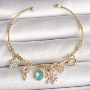 Tegan Pirinç Gold Renk Sallantı Zirkon Taşlı AYıcık Figür Kalp Detay Charm Kadın Bileklik TG27BB6894