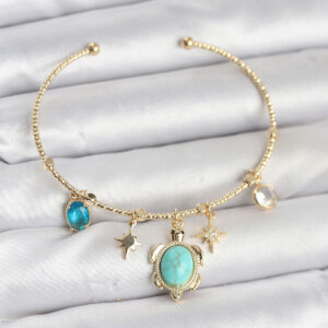 Tegan Caretta Caretta Charmlı Gold Renk Kadın Bileklik TG27BB8033