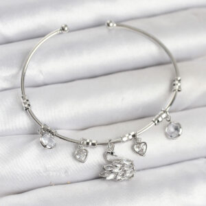 Tegan Kuğu Charmlı Gümüş Renk Kadın Bileklik TG27BB8036