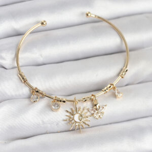 Tegan Güneş Charmlı Gold Renk Pirinç Kadın Bileklik TG27BB8041