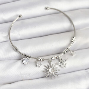 Tegan Güneş Charmlı Gümüş Renk Pirinç Kadın Bileklik TG27BB8042