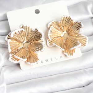 Tegan Pirinç Gold Renk Beyaz Mine Detaylı Lotus Kadın Küpe TG27BKP11367