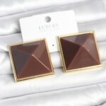 Tegan Pirinç Gold Renk Kahverengi Piramit Model Kadın Küpe TG27BKP11383