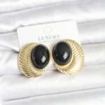 Tegan Pirinç Gold Renk Siyah Boncuklu Oval Vintage Kadın Küpe TG27BKP11390