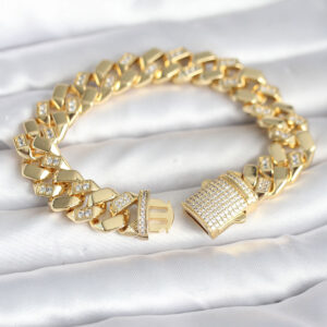 Tegan Pirinç Gold Renk VIP Exclusive Seri Gurmet Model Kadın Bileklik TG27BB8095