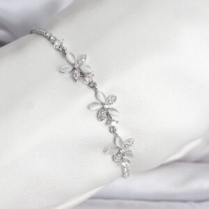 Tegan Çiçek Model Zirkon Taşlı Gümüş Renk Pirinç Su Yolu Kadın Bileklik TG27BB8113