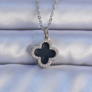 Tegan 316L Çelik Gümüş Renk Siyah Mineli Zirkon Taşlı Yonca Figürlü Kolye TG27BKO9197