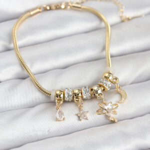 Tegan Pirinç Gold Renk Kalpli Model Charmlı Kadın Bileklik TG27BB8177