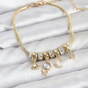 Tegan Pirinç Gold Renk Uzay Tema Charmlı Kadın Bileklik TG27BB8179