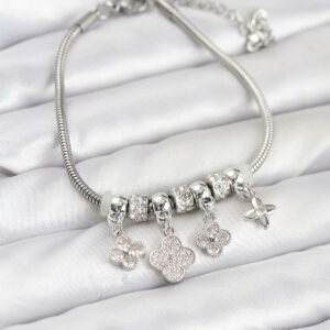 Tegan Pirinç Gümüş Renk Yonca Model Kadın Bileklik TG27BB8194