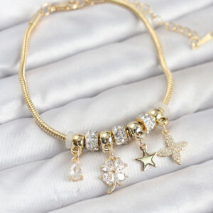 Tegan Gold Renk Pirinç Yonca Charmlı Kadın Bileklik TG27BB8203