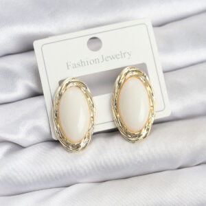 Tegan Beyaz Badem Model Vintage Kadın Küpe TG27BKP11607