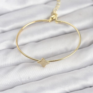 Tegan Gold Renk Pirinç Köşeli Yonca Model Kadın Bileklik TG27BB8233