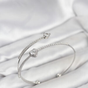 Tegan Kalp Model Pirinç Gümüş Renk Kadın Bileklik TG27BB8256