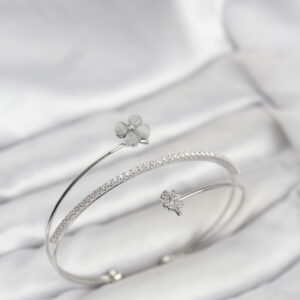 Tegan Yonca Çiçek Model Pirinç Gümüş Renk Kadın Bileklik TG27BB8258