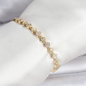 Tegan Pirinç Gold Renk VIP Seri Sıralı Yonca Model Zirkon Taşlı Kadın Bileklik TG27BB8273