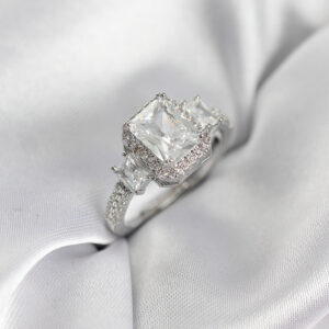 Tegan Gümüş Renk Kare Baget Zirkon Taşlı Tek Taş Model Kadın Yüzük TG27BYK3937