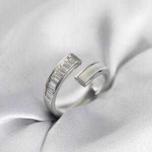 Tegan Gümüş Renk Sedefli Baget Zirkon Taşlı Kadın Yüzük TG27BYK3952