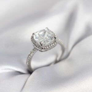 Tegan Kare Tek Taş Model Zirkon Taşlı Gümüş Renk Kadın Yüzük TG27BYK3969