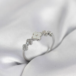 Tegan Gümüş Renk Minimal Yonca ve Zirkon Taşlı Kadın Yüzük TG27BYK4057