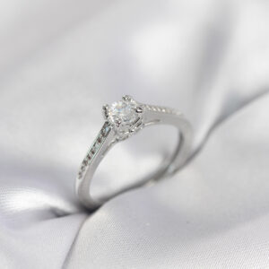 Tegan Tek Taş Gümüş Renk Zirkon Taşlı Model Kadın Yüzük TG27BYK4104