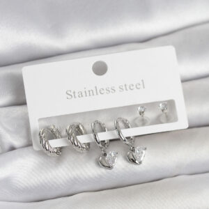 Tegan 316L Çelik Gümüş Renk Kalp Detaylı Kadın Küpe Seti TG27BKP11692