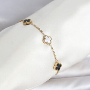 Tegan 316L Çelik Gold Renk Siyah Beyaz Baby Yonca Model Kadın Bileklik TG27BB8557