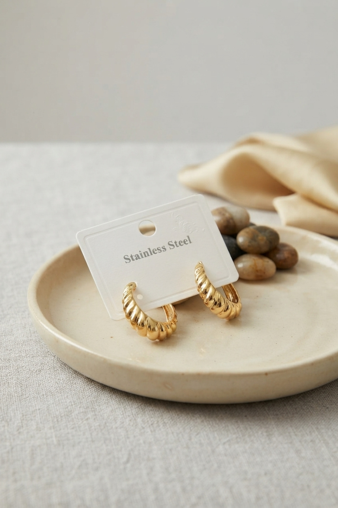Tegan 316L Çelik Gold Renk Kıvrımlı Halka Model Küpe TG27BKP12048 - Görsel 1