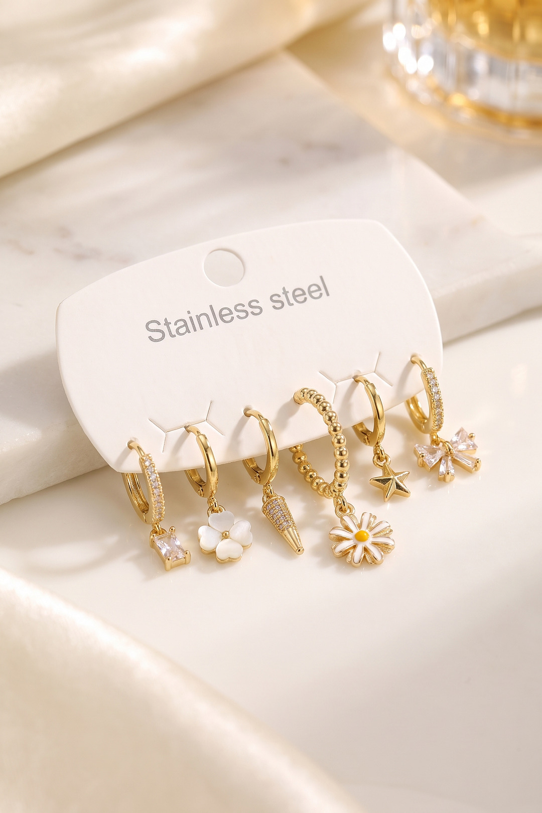 Tegan 316L Çelik Gold Renk Papatya Model Detaylı Kadın Küpe Seti TG27BKP12092 - Görsel 1