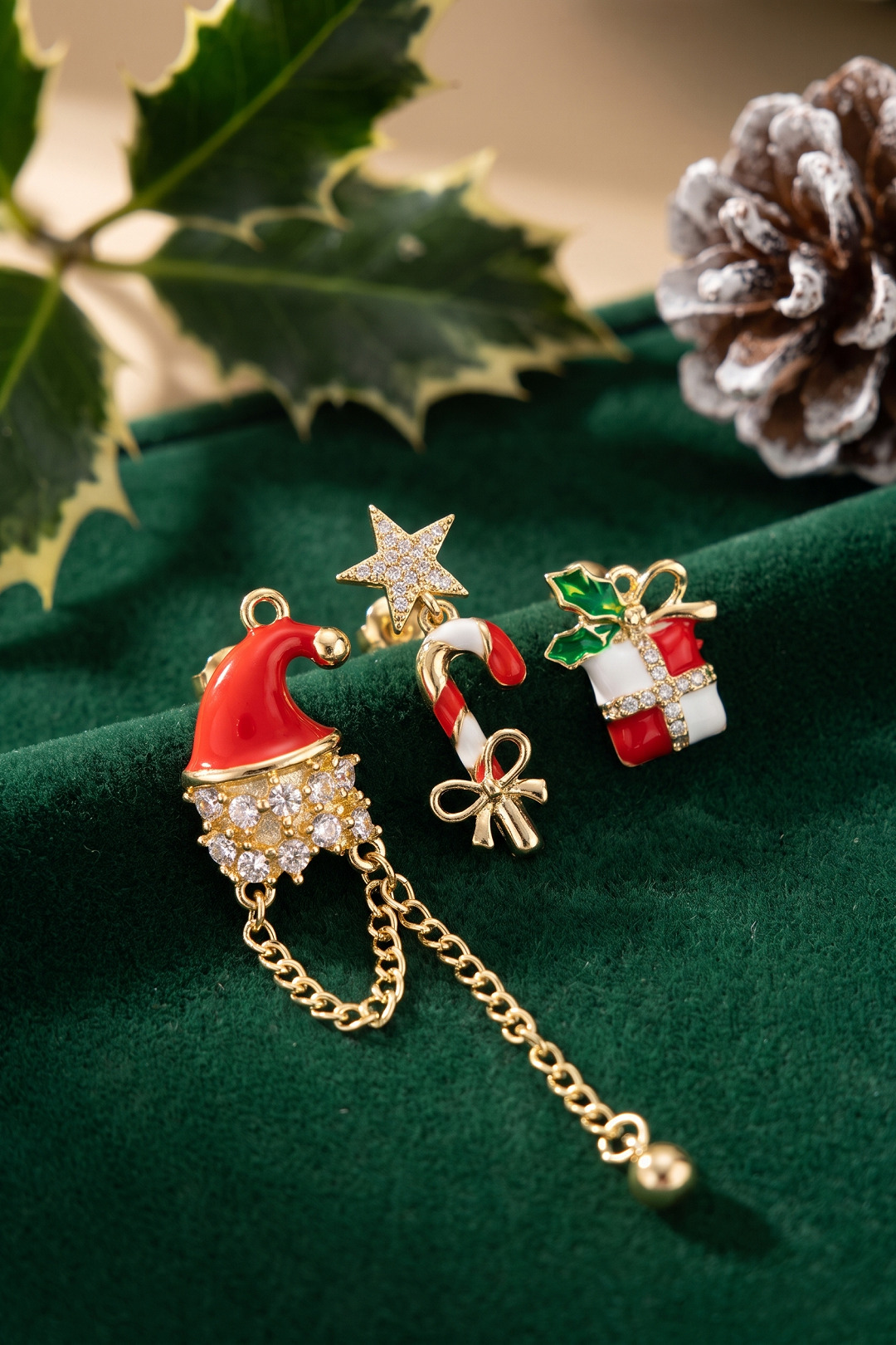 Tegan Gold Noel Baba Şapkalı Zirkon Taşlı Yılbaşı Küpe TG27BKP12177 - Görsel 1