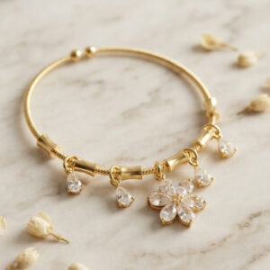 Tegan Pirinç Gold Renk YSX Lotus Model Charmlı Bileklik TG27BB8924